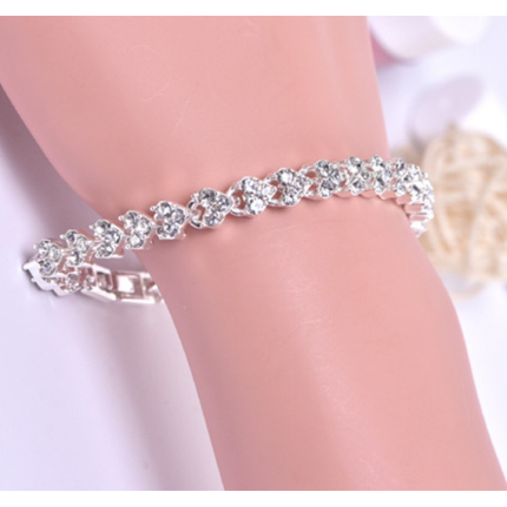 Женский браслет сердечком серебристый с белыми камешками Fashion Jewelry (II) 18971
